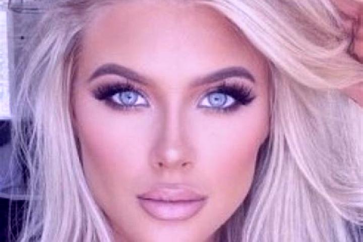 Alice, 27, a black hazel-eyed mixed companion based in Lagarrigue. Offering Party Girl, Roleplay, 69. Available for incall and outcall, day and evening dates.