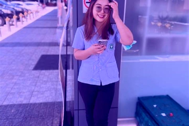 Chloe, 20, a dark blonde hazel-eyed mixed companion based in Herderen. Offering Overnight, Erotic Massage, Girlfriend Experience. Available for incall and ou...