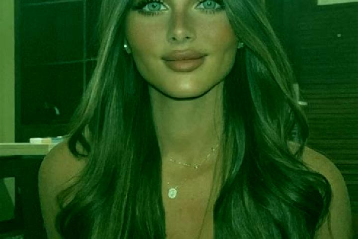 Clara, 28 — Escort in Slatinita, Romania