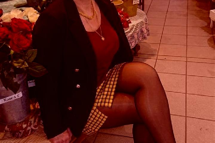 Eleanor, 24 — Escort in An Nimas, Saudi Arabia