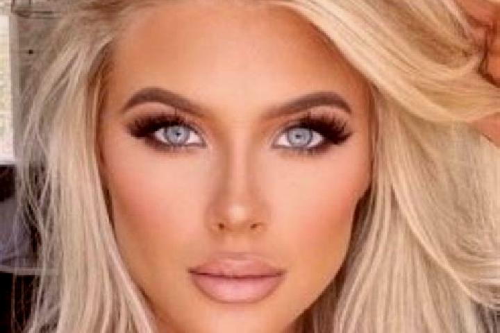 Emily, 22, a auburn green-eyed latina companion based in Bellac. Offering Overnight, Dinner Date, GFE, Domination. Available for incall and outcall, overnigh...