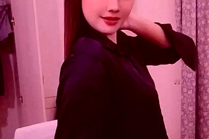 Emily, 39, a auburn dark-eyed caribbean companion based in Fushe-Arrez. Offering A-Level, Dinner Date, Prostate Massage, Deep French Kissing. Available for i...