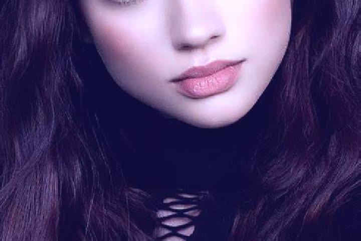 Escorts Thiers-sur-Theve, France — Local Companions
