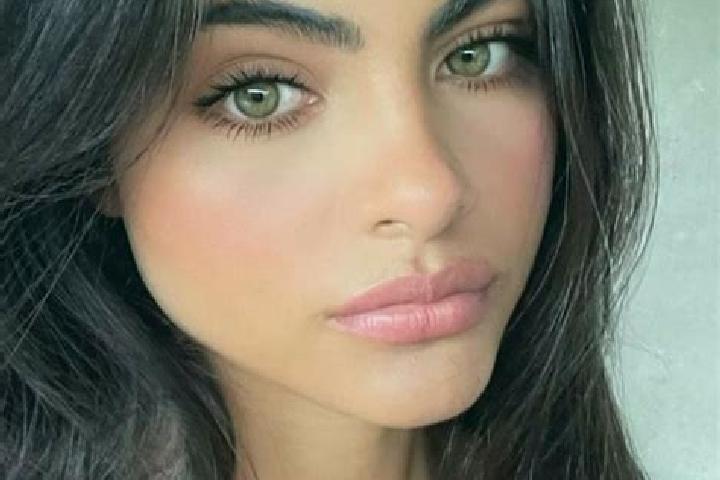 Eva, 39, a auburn dark-eyed mediterranean companion based in Vesele. Offering Girlfriend Experience, Erotic Massage, BDSM. Available for incall and outcall, ...