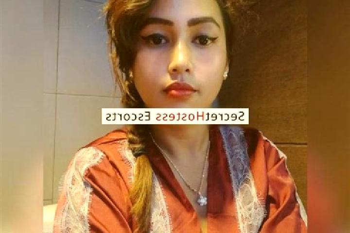 Evelyn, 26 — Escort in Orval, France