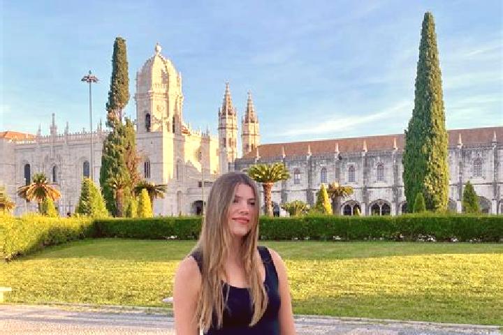 Hazel, 37 — Escort in Badin, Slovakia