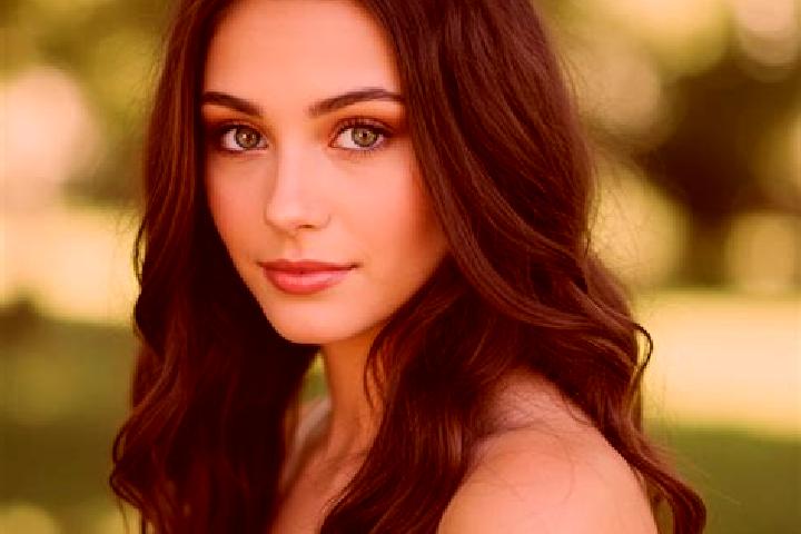 Isabella, 32, a auburn grey-eyed mixed companion based in Venasca. Offering Travel Companion, A-Level. Available for incall and outcall, overnight bookings a...