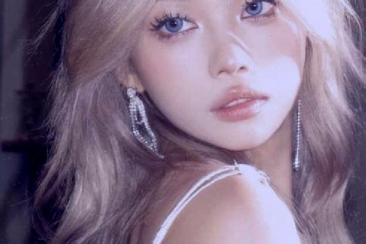 Natalie, 28 — Escort in Suchuan, China