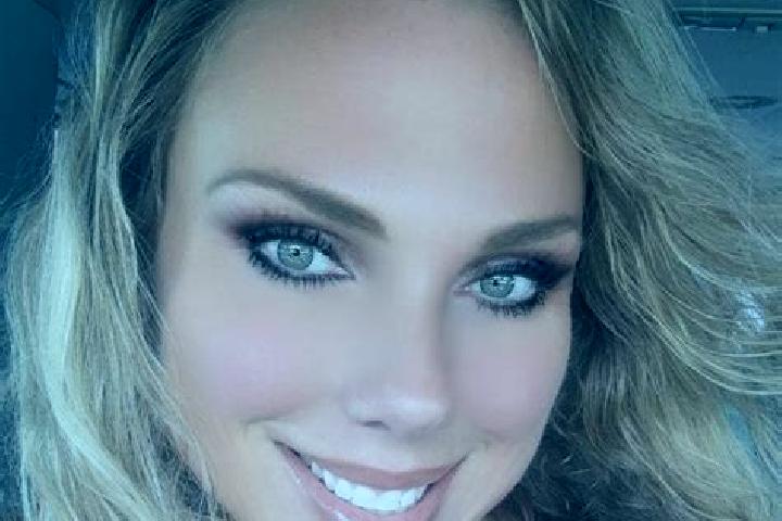 Nora, 39 — Escort in Courdemanche, France