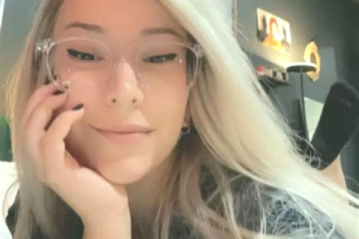 Quinn, 24 — Escort in Marzy, France