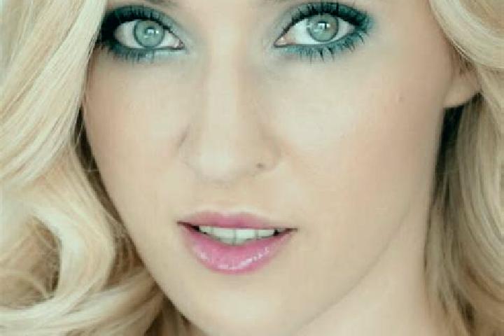 Rose, 22, a dark blonde hazel-eyed caucasian companion based in Dongu. Offering Domination, Roleplay, Tantra. Available for incall and outcall, day and eveni...