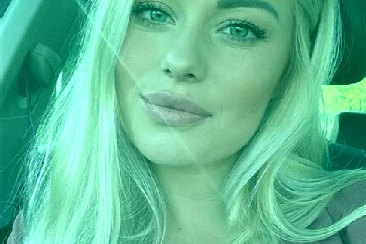 Sadie, 26, a chestnut grey-eyed mediterranean companion based in Piscopio. Offering A-Level, Overnight, OWO, Fetish. Available for incall and outcall, day an...