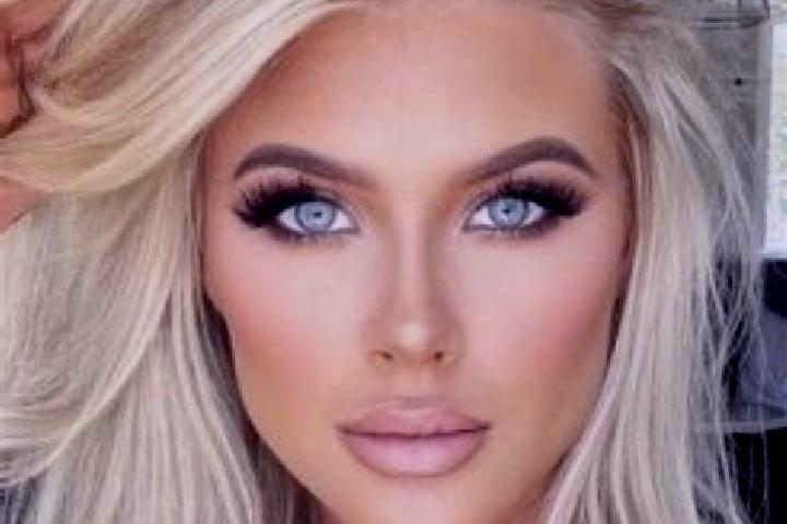 Zoe, 27, a auburn blue-eyed indian companion based in Mandawa. Offering BDSM, Dinner Date, Prostate Massage, Domination, Roleplay. Available for incall and o...